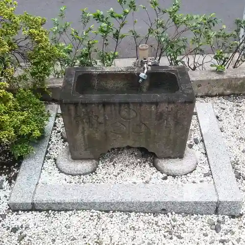 境稲荷神社の手水舎