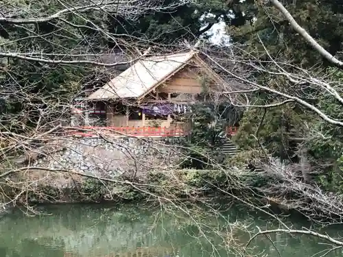 高鴨神社の庭園