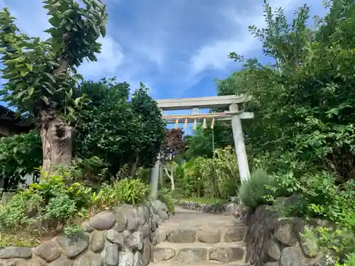 横浜御嶽神社の鳥居