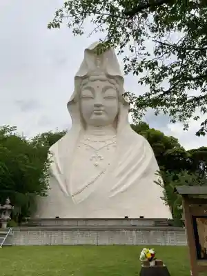 大船観音寺の{uncategorized: "未分類", other: "その他", undefined: "問題あり", building: "その他建物", grave: "お墓", sacred_gate: "鳥居", guardian: "狛犬", statue: "像", buddha: "仏像", history: "歴史", nature: "自然", garden: "庭園", animal: "動物", pagoda: "塔", temizu: "手水舎", mountain_gate: "山門・神門", sanctuary: "本殿・本堂", subordinate: "末社・摂社", art: "芸術", scenery: "景色", jizo: "地蔵", ema: "絵馬", goshuin: "御朱印", omikuji: "おみくじ", items: "授与品その他", amulet: "お守り", goshuincho: "御朱印帳", eats: "食事", festival: "お祭り", votive_dance: "神楽", shichigosan: "七五三参", wedding: "結婚式", experience: "体験その他", initially: "初詣", around: "周辺", anti_infection: "感染症対策"}