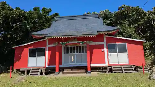 歌露稲荷神社の本殿・本堂