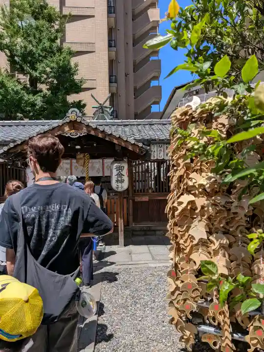 御金神社の{uncategorized: "未分類", other: "その他", undefined: "問題あり", building: "その他建物", grave: "お墓", sacred_gate: "鳥居", guardian: "狛犬", statue: "像", buddha: "仏像", history: "歴史", nature: "自然", garden: "庭園", animal: "動物", pagoda: "塔", temizu: "手水舎", mountain_gate: "山門・神門", sanctuary: "本殿・本堂", subordinate: "末社・摂社", art: "芸術", scenery: "景色", jizo: "地蔵", ema: "絵馬", goshuin: "御朱印", omikuji: "おみくじ", items: "授与品その他", amulet: "お守り", goshuincho: "御朱印帳", eats: "食事", festival: "お祭り", votive_dance: "神楽", shichigosan: "七五三参", wedding: "結婚式", experience: "体験その他", initially: "初詣", around: "周辺", anti_infection: "感染症対策"}