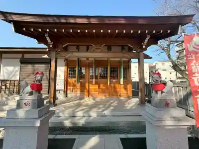 久助稲荷神社の{uncategorized: "未分類", other: "その他", undefined: "問題あり", building: "その他建物", grave: "お墓", sacred_gate: "鳥居", guardian: "狛犬", statue: "像", buddha: "仏像", history: "歴史", nature: "自然", garden: "庭園", animal: "動物", pagoda: "塔", temizu: "手水舎", mountain_gate: "山門・神門", sanctuary: "本殿・本堂", subordinate: "末社・摂社", art: "芸術", scenery: "景色", jizo: "地蔵", ema: "絵馬", goshuin: "御朱印", omikuji: "おみくじ", items: "授与品その他", amulet: "お守り", goshuincho: "御朱印帳", eats: "食事", festival: "お祭り", votive_dance: "神楽", shichigosan: "七五三参", wedding: "結婚式", experience: "体験その他", initially: "初詣", around: "周辺", anti_infection: "感染症対策"}