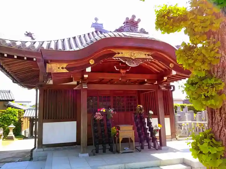 教栄寺の本殿・本堂