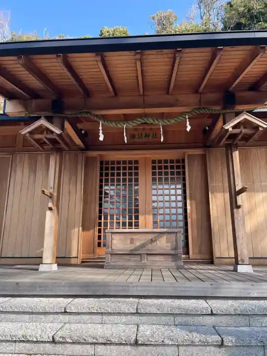 諏訪神社の{uncategorized: "未分類", other: "その他", undefined: "問題あり", building: "その他建物", grave: "お墓", sacred_gate: "鳥居", guardian: "狛犬", statue: "像", buddha: "仏像", history: "歴史", nature: "自然", garden: "庭園", animal: "動物", pagoda: "塔", temizu: "手水舎", mountain_gate: "山門・神門", sanctuary: "本殿・本堂", subordinate: "末社・摂社", art: "芸術", scenery: "景色", jizo: "地蔵", ema: "絵馬", goshuin: "御朱印", omikuji: "おみくじ", items: "授与品その他", amulet: "お守り", goshuincho: "御朱印帳", eats: "食事", festival: "お祭り", votive_dance: "神楽", shichigosan: "七五三参", wedding: "結婚式", experience: "体験その他", initially: "初詣", around: "周辺", anti_infection: "感染症対策"}