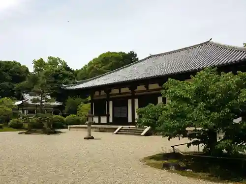 秋篠寺の本殿・本堂