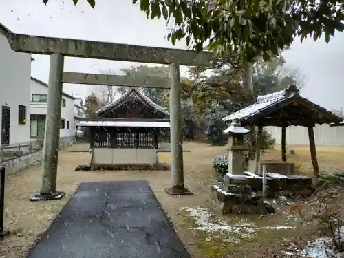 子安神明社の鳥居