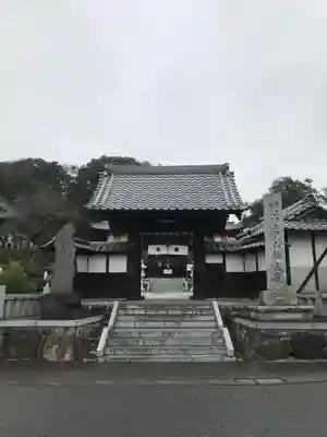 埼玉厄除け開運大師・龍泉寺（切り絵御朱印発祥の寺）の山門・神門