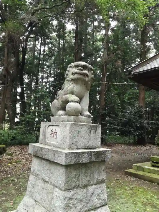 日鷲神社の狛犬