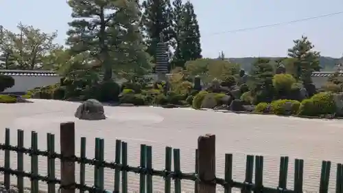 愚渓寺の庭園