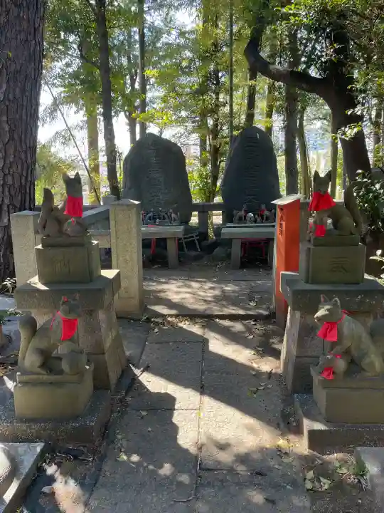 東伏見稲荷神社の{uncategorized: "未分類", other: "その他", undefined: "問題あり", building: "その他建物", grave: "お墓", sacred_gate: "鳥居", guardian: "狛犬", statue: "像", buddha: "仏像", history: "歴史", nature: "自然", garden: "庭園", animal: "動物", pagoda: "塔", temizu: "手水舎", mountain_gate: "山門・神門", sanctuary: "本殿・本堂", subordinate: "末社・摂社", art: "芸術", scenery: "景色", jizo: "地蔵", ema: "絵馬", goshuin: "御朱印", omikuji: "おみくじ", items: "授与品その他", amulet: "お守り", goshuincho: "御朱印帳", eats: "食事", festival: "お祭り", votive_dance: "神楽", shichigosan: "七五三参", wedding: "結婚式", experience: "体験その他", initially: "初詣", around: "周辺", anti_infection: "感染症対策"}