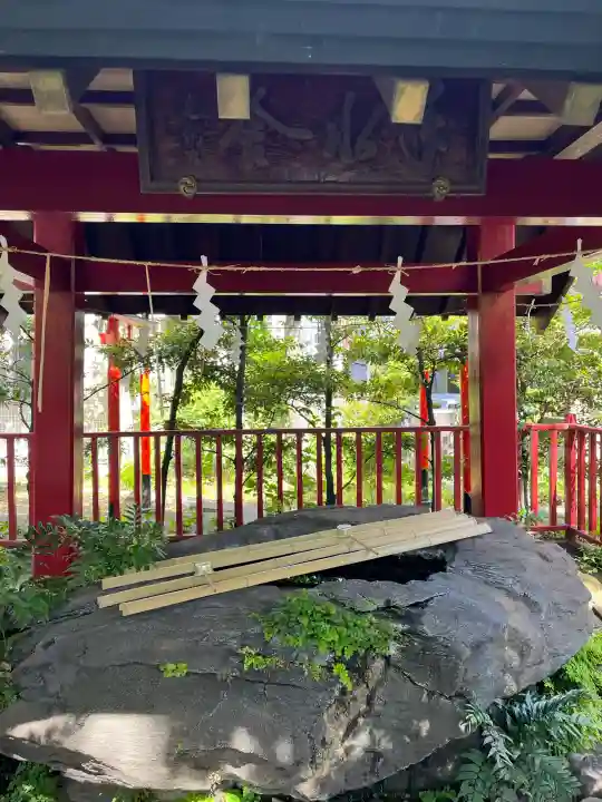 徳持神社の{uncategorized: "未分類", other: "その他", undefined: "問題あり", building: "その他建物", grave: "お墓", sacred_gate: "鳥居", guardian: "狛犬", statue: "像", buddha: "仏像", history: "歴史", nature: "自然", garden: "庭園", animal: "動物", pagoda: "塔", temizu: "手水舎", mountain_gate: "山門・神門", sanctuary: "本殿・本堂", subordinate: "末社・摂社", art: "芸術", scenery: "景色", jizo: "地蔵", ema: "絵馬", goshuin: "御朱印", omikuji: "おみくじ", items: "授与品その他", amulet: "お守り", goshuincho: "御朱印帳", eats: "食事", festival: "お祭り", votive_dance: "神楽", shichigosan: "七五三参", wedding: "結婚式", experience: "体験その他", initially: "初詣", around: "周辺", anti_infection: "感染症対策"}