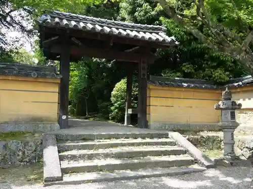 秋篠寺の山門