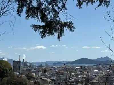 小田神社の{uncategorized: "未分類", other: "その他", undefined: "問題あり", building: "その他建物", grave: "お墓", sacred_gate: "鳥居", guardian: "狛犬", statue: "像", buddha: "仏像", history: "歴史", nature: "自然", garden: "庭園", animal: "動物", pagoda: "塔", temizu: "手水舎", mountain_gate: "山門・神門", sanctuary: "本殿・本堂", subordinate: "末社・摂社", art: "芸術", scenery: "景色", jizo: "地蔵", ema: "絵馬", goshuin: "御朱印", omikuji: "おみくじ", items: "授与品その他", amulet: "お守り", goshuincho: "御朱印帳", eats: "食事", festival: "お祭り", votive_dance: "神楽", shichigosan: "七五三参", wedding: "結婚式", experience: "体験その他", initially: "初詣", around: "周辺", anti_infection: "感染症対策"}