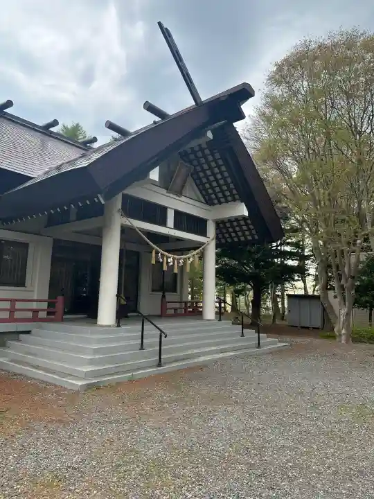 北広島市総鎮守 廣島神社の{uncategorized: "未分類", other: "その他", undefined: "問題あり", building: "その他建物", grave: "お墓", sacred_gate: "鳥居", guardian: "狛犬", statue: "像", buddha: "仏像", history: "歴史", nature: "自然", garden: "庭園", animal: "動物", pagoda: "塔", temizu: "手水舎", mountain_gate: "山門・神門", sanctuary: "本殿・本堂", subordinate: "末社・摂社", art: "芸術", scenery: "景色", jizo: "地蔵", ema: "絵馬", goshuin: "御朱印", omikuji: "おみくじ", items: "授与品その他", amulet: "お守り", goshuincho: "御朱印帳", eats: "食事", festival: "お祭り", votive_dance: "神楽", shichigosan: "七五三参", wedding: "結婚式", experience: "体験その他", initially: "初詣", around: "周辺", anti_infection: "感染症対策"}