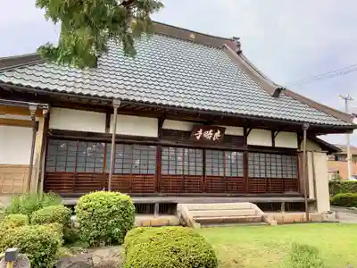良畴寺の本殿・本堂