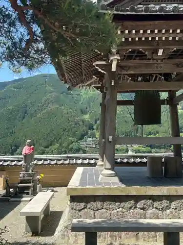 温泉寺の{uncategorized: "未分類", other: "その他", undefined: "問題あり", building: "その他建物", grave: "お墓", sacred_gate: "鳥居", guardian: "狛犬", statue: "像", buddha: "仏像", history: "歴史", nature: "自然", garden: "庭園", animal: "動物", pagoda: "塔", temizu: "手水舎", mountain_gate: "山門・神門", sanctuary: "本殿・本堂", subordinate: "末社・摂社", art: "芸術", scenery: "景色", jizo: "地蔵", ema: "絵馬", goshuin: "御朱印", omikuji: "おみくじ", items: "授与品その他", amulet: "お守り", goshuincho: "御朱印帳", eats: "食事", festival: "お祭り", votive_dance: "神楽", shichigosan: "七五三参", wedding: "結婚式", experience: "体験その他", initially: "初詣", around: "周辺", anti_infection: "感染症対策"}