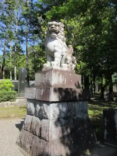 山梨縣護國神社の狛犬