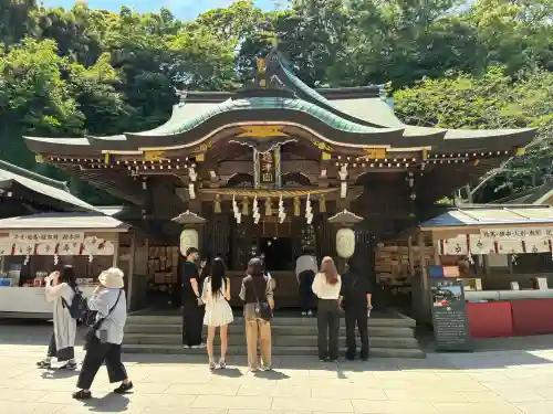 江島神社の{uncategorized: "未分類", other: "その他", undefined: "問題あり", building: "その他建物", grave: "お墓", sacred_gate: "鳥居", guardian: "狛犬", statue: "像", buddha: "仏像", history: "歴史", nature: "自然", garden: "庭園", animal: "動物", pagoda: "塔", temizu: "手水舎", mountain_gate: "山門・神門", sanctuary: "本殿・本堂", subordinate: "末社・摂社", art: "芸術", scenery: "景色", jizo: "地蔵", ema: "絵馬", goshuin: "御朱印", omikuji: "おみくじ", items: "授与品その他", amulet: "お守り", goshuincho: "御朱印帳", eats: "食事", festival: "お祭り", votive_dance: "神楽", shichigosan: "七五三参", wedding: "結婚式", experience: "体験その他", initially: "初詣", around: "周辺", anti_infection: "感染症対策"}