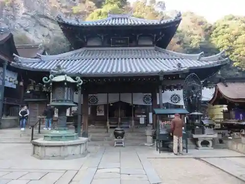 宝山寺の本殿・本堂