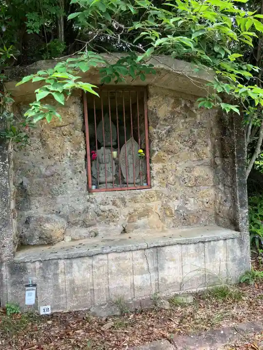 観音山石仏群の仏像