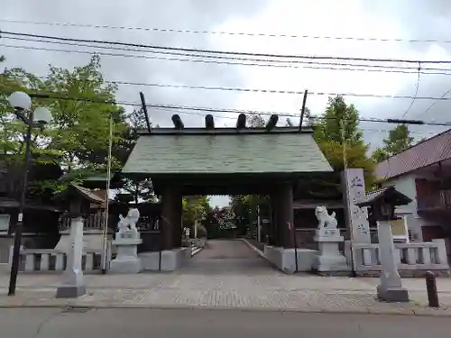 北見神社の山門・神門