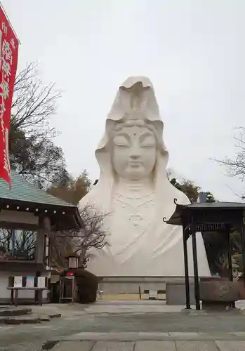 大船観音寺の像