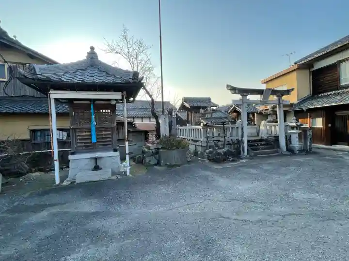 大神宮の{uncategorized: "未分類", other: "その他", undefined: "問題あり", building: "その他建物", grave: "お墓", sacred_gate: "鳥居", guardian: "狛犬", statue: "像", buddha: "仏像", history: "歴史", nature: "自然", garden: "庭園", animal: "動物", pagoda: "塔", temizu: "手水舎", mountain_gate: "山門・神門", sanctuary: "本殿・本堂", subordinate: "末社・摂社", art: "芸術", scenery: "景色", jizo: "地蔵", ema: "絵馬", goshuin: "御朱印", omikuji: "おみくじ", items: "授与品その他", amulet: "お守り", goshuincho: "御朱印帳", eats: "食事", festival: "お祭り", votive_dance: "神楽", shichigosan: "七五三参", wedding: "結婚式", experience: "体験その他", initially: "初詣", around: "周辺", anti_infection: "感染症対策"}