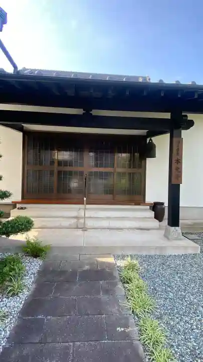 本元寺の{uncategorized: "未分類", other: "その他", undefined: "問題あり", building: "その他建物", grave: "お墓", sacred_gate: "鳥居", guardian: "狛犬", statue: "像", buddha: "仏像", history: "歴史", nature: "自然", garden: "庭園", animal: "動物", pagoda: "塔", temizu: "手水舎", mountain_gate: "山門・神門", sanctuary: "本殿・本堂", subordinate: "末社・摂社", art: "芸術", scenery: "景色", jizo: "地蔵", ema: "絵馬", goshuin: "御朱印", omikuji: "おみくじ", items: "授与品その他", amulet: "お守り", goshuincho: "御朱印帳", eats: "食事", festival: "お祭り", votive_dance: "神楽", shichigosan: "七五三参", wedding: "結婚式", experience: "体験その他", initially: "初詣", around: "周辺", anti_infection: "感染症対策"}
