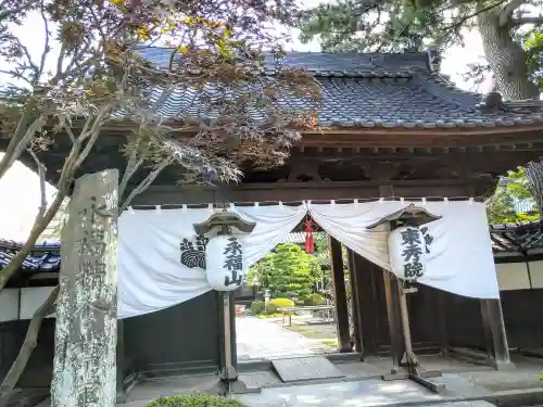 東秀院の山門