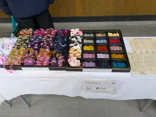 湯倉神社の{uncategorized: "未分類", other: "その他", undefined: "問題あり", building: "その他建物", grave: "お墓", sacred_gate: "鳥居", guardian: "狛犬", statue: "像", buddha: "仏像", history: "歴史", nature: "自然", garden: "庭園", animal: "動物", pagoda: "塔", temizu: "手水舎", mountain_gate: "山門・神門", sanctuary: "本殿・本堂", subordinate: "末社・摂社", art: "芸術", scenery: "景色", jizo: "地蔵", ema: "絵馬", goshuin: "御朱印", omikuji: "おみくじ", items: "授与品その他", amulet: "お守り", goshuincho: "御朱印帳", eats: "食事", festival: "お祭り", votive_dance: "神楽", shichigosan: "七五三参", wedding: "結婚式", experience: "体験その他", initially: "初詣", around: "周辺", anti_infection: "感染症対策"}