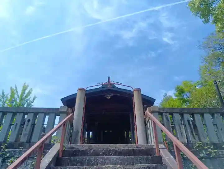 八幡神社の{uncategorized: "未分類", other: "その他", undefined: "問題あり", building: "その他建物", grave: "お墓", sacred_gate: "鳥居", guardian: "狛犬", statue: "像", buddha: "仏像", history: "歴史", nature: "自然", garden: "庭園", animal: "動物", pagoda: "塔", temizu: "手水舎", mountain_gate: "山門・神門", sanctuary: "本殿・本堂", subordinate: "末社・摂社", art: "芸術", scenery: "景色", jizo: "地蔵", ema: "絵馬", goshuin: "御朱印", omikuji: "おみくじ", items: "授与品その他", amulet: "お守り", goshuincho: "御朱印帳", eats: "食事", festival: "お祭り", votive_dance: "神楽", shichigosan: "七五三参", wedding: "結婚式", experience: "体験その他", initially: "初詣", around: "周辺", anti_infection: "感染症対策"}