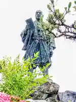 神明社(元起)の像