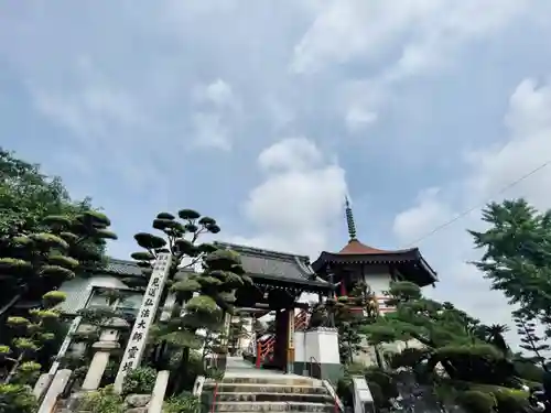 三河三弘法第二番　西福寺の山門・神門