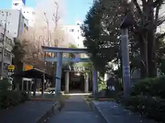 新橋鹽竃神社の鳥居