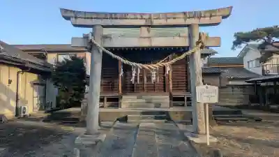 稲荷神社の{uncategorized: "未分類", other: "その他", undefined: "問題あり", building: "その他建物", grave: "お墓", sacred_gate: "鳥居", guardian: "狛犬", statue: "像", buddha: "仏像", history: "歴史", nature: "自然", garden: "庭園", animal: "動物", pagoda: "塔", temizu: "手水舎", mountain_gate: "山門・神門", sanctuary: "本殿・本堂", subordinate: "末社・摂社", art: "芸術", scenery: "景色", jizo: "地蔵", ema: "絵馬", goshuin: "御朱印", omikuji: "おみくじ", items: "授与品その他", amulet: "お守り", goshuincho: "御朱印帳", eats: "食事", festival: "お祭り", votive_dance: "神楽", shichigosan: "七五三参", wedding: "結婚式", experience: "体験その他", initially: "初詣", around: "周辺", anti_infection: "感染症対策"}
