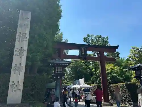根津神社の{uncategorized: "未分類", other: "その他", undefined: "問題あり", building: "その他建物", grave: "お墓", sacred_gate: "鳥居", guardian: "狛犬", statue: "像", buddha: "仏像", history: "歴史", nature: "自然", garden: "庭園", animal: "動物", pagoda: "塔", temizu: "手水舎", mountain_gate: "山門・神門", sanctuary: "本殿・本堂", subordinate: "末社・摂社", art: "芸術", scenery: "景色", jizo: "地蔵", ema: "絵馬", goshuin: "御朱印", omikuji: "おみくじ", items: "授与品その他", amulet: "お守り", goshuincho: "御朱印帳", eats: "食事", festival: "お祭り", votive_dance: "神楽", shichigosan: "七五三参", wedding: "結婚式", experience: "体験その他", initially: "初詣", around: "周辺", anti_infection: "感染症対策"}