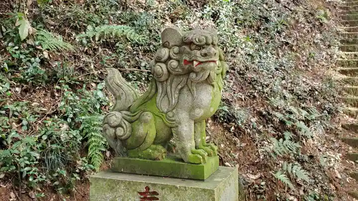 左右神社の狛犬