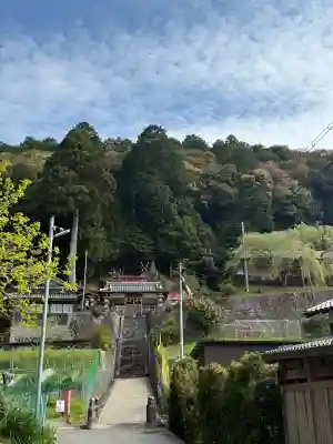 天神社の{uncategorized: "未分類", other: "その他", undefined: "問題あり", building: "その他建物", grave: "お墓", sacred_gate: "鳥居", guardian: "狛犬", statue: "像", buddha: "仏像", history: "歴史", nature: "自然", garden: "庭園", animal: "動物", pagoda: "塔", temizu: "手水舎", mountain_gate: "山門・神門", sanctuary: "本殿・本堂", subordinate: "末社・摂社", art: "芸術", scenery: "景色", jizo: "地蔵", ema: "絵馬", goshuin: "御朱印", omikuji: "おみくじ", items: "授与品その他", amulet: "お守り", goshuincho: "御朱印帳", eats: "食事", festival: "お祭り", votive_dance: "神楽", shichigosan: "七五三参", wedding: "結婚式", experience: "体験その他", initially: "初詣", around: "周辺", anti_infection: "感染症対策"}