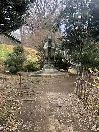 湯島聖堂の像