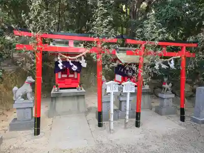 越木岩神社の{uncategorized: "未分類", other: "その他", undefined: "問題あり", building: "その他建物", grave: "お墓", sacred_gate: "鳥居", guardian: "狛犬", statue: "像", buddha: "仏像", history: "歴史", nature: "自然", garden: "庭園", animal: "動物", pagoda: "塔", temizu: "手水舎", mountain_gate: "山門・神門", sanctuary: "本殿・本堂", subordinate: "末社・摂社", art: "芸術", scenery: "景色", jizo: "地蔵", ema: "絵馬", goshuin: "御朱印", omikuji: "おみくじ", items: "授与品その他", amulet: "お守り", goshuincho: "御朱印帳", eats: "食事", festival: "お祭り", votive_dance: "神楽", shichigosan: "七五三参", wedding: "結婚式", experience: "体験その他", initially: "初詣", around: "周辺", anti_infection: "感染症対策"}