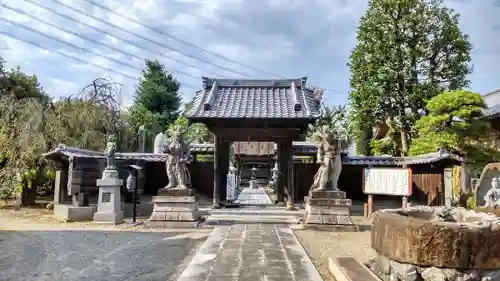 華蔵寺の山門