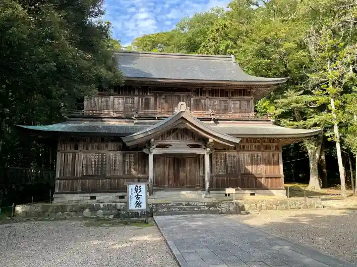 出雲大社の{uncategorized: "未分類", other: "その他", undefined: "問題あり", building: "その他建物", grave: "お墓", sacred_gate: "鳥居", guardian: "狛犬", statue: "像", buddha: "仏像", history: "歴史", nature: "自然", garden: "庭園", animal: "動物", pagoda: "塔", temizu: "手水舎", mountain_gate: "山門・神門", sanctuary: "本殿・本堂", subordinate: "末社・摂社", art: "芸術", scenery: "景色", jizo: "地蔵", ema: "絵馬", goshuin: "御朱印", omikuji: "おみくじ", items: "授与品その他", amulet: "お守り", goshuincho: "御朱印帳", eats: "食事", festival: "お祭り", votive_dance: "神楽", shichigosan: "七五三参", wedding: "結婚式", experience: "体験その他", initially: "初詣", around: "周辺", anti_infection: "感染症対策"}