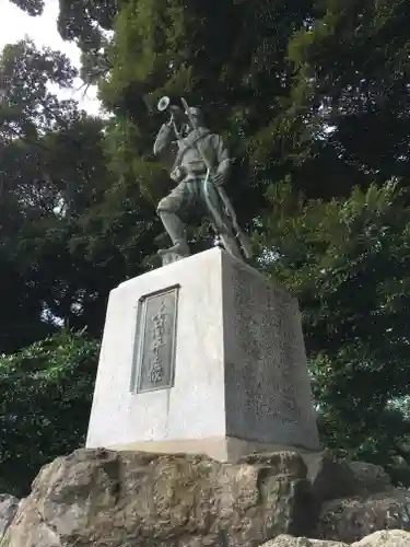 濱田護國神社の像