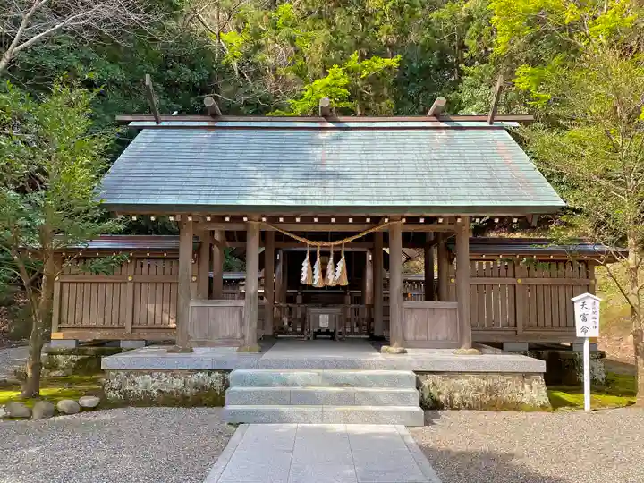 安房神社の本殿・本堂