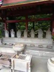 宝山寺の像