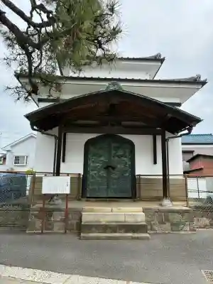 本應寺の{uncategorized: "未分類", other: "その他", undefined: "問題あり", building: "その他建物", grave: "お墓", sacred_gate: "鳥居", guardian: "狛犬", statue: "像", buddha: "仏像", history: "歴史", nature: "自然", garden: "庭園", animal: "動物", pagoda: "塔", temizu: "手水舎", mountain_gate: "山門・神門", sanctuary: "本殿・本堂", subordinate: "末社・摂社", art: "芸術", scenery: "景色", jizo: "地蔵", ema: "絵馬", goshuin: "御朱印", omikuji: "おみくじ", items: "授与品その他", amulet: "お守り", goshuincho: "御朱印帳", eats: "食事", festival: "お祭り", votive_dance: "神楽", shichigosan: "七五三参", wedding: "結婚式", experience: "体験その他", initially: "初詣", around: "周辺", anti_infection: "感染症対策"}
