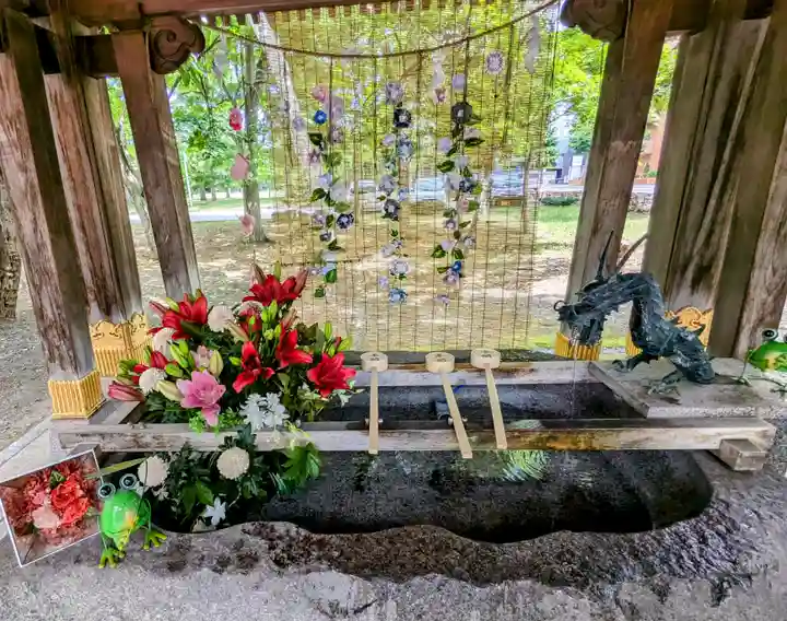 彌彦神社 (伊夜日子神社)の手水舎