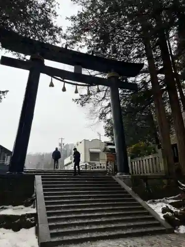 諏訪大社の{uncategorized: "未分類", other: "その他", undefined: "問題あり", building: "その他建物", grave: "お墓", sacred_gate: "鳥居", guardian: "狛犬", statue: "像", buddha: "仏像", history: "歴史", nature: "自然", garden: "庭園", animal: "動物", pagoda: "塔", temizu: "手水舎", mountain_gate: "山門・神門", sanctuary: "本殿・本堂", subordinate: "末社・摂社", art: "芸術", scenery: "景色", jizo: "地蔵", ema: "絵馬", goshuin: "御朱印", omikuji: "おみくじ", items: "授与品その他", amulet: "お守り", goshuincho: "御朱印帳", eats: "食事", festival: "お祭り", votive_dance: "神楽", shichigosan: "七五三参", wedding: "結婚式", experience: "体験その他", initially: "初詣", around: "周辺", anti_infection: "感染症対策"}
