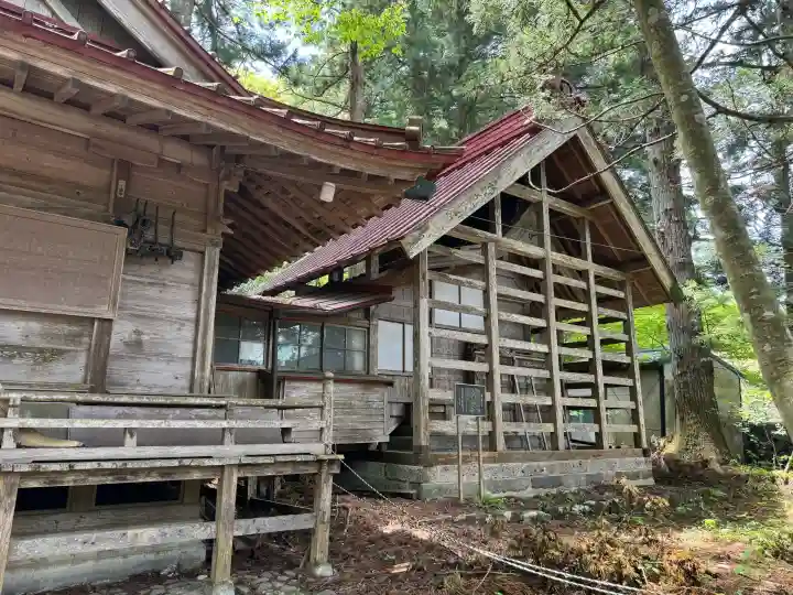 塩原八幡宮の{uncategorized: "未分類", other: "その他", undefined: "問題あり", building: "その他建物", grave: "お墓", sacred_gate: "鳥居", guardian: "狛犬", statue: "像", buddha: "仏像", history: "歴史", nature: "自然", garden: "庭園", animal: "動物", pagoda: "塔", temizu: "手水舎", mountain_gate: "山門・神門", sanctuary: "本殿・本堂", subordinate: "末社・摂社", art: "芸術", scenery: "景色", jizo: "地蔵", ema: "絵馬", goshuin: "御朱印", omikuji: "おみくじ", items: "授与品その他", amulet: "お守り", goshuincho: "御朱印帳", eats: "食事", festival: "お祭り", votive_dance: "神楽", shichigosan: "七五三参", wedding: "結婚式", experience: "体験その他", initially: "初詣", around: "周辺", anti_infection: "感染症対策"}